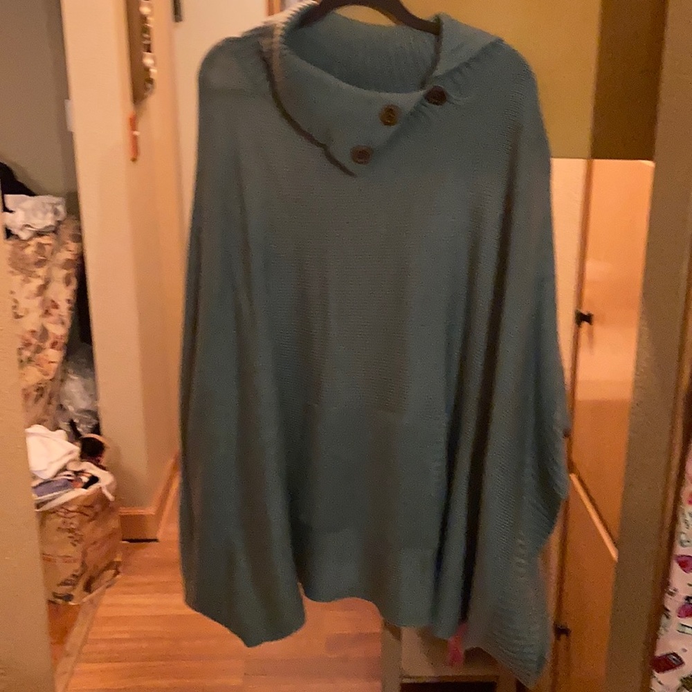 Poncho - Picture 3 of 3